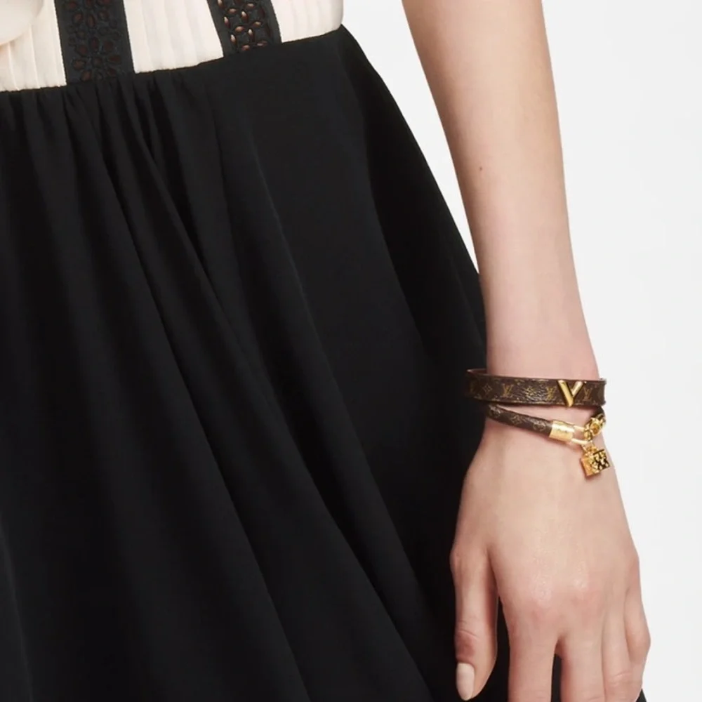 Louis Vuitton V Bracelet - Picture 2 of 4